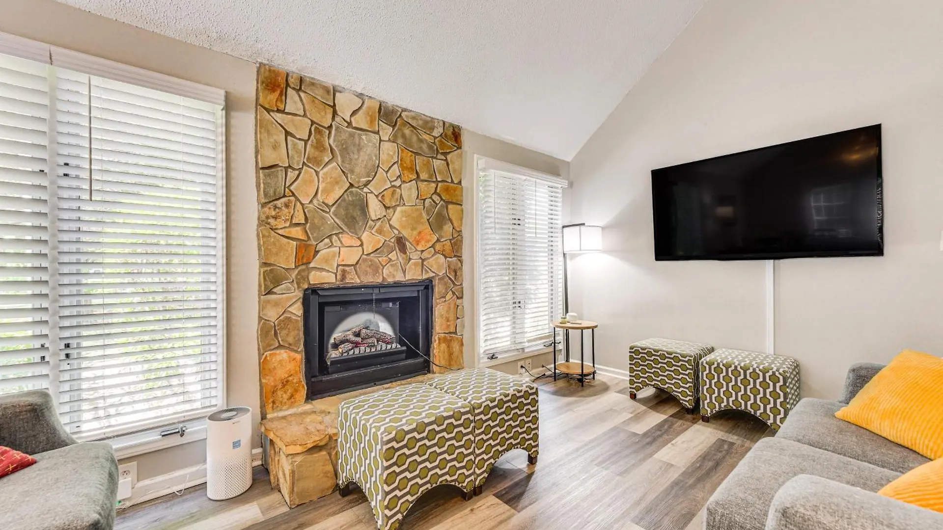 Pet-Friendly Charlotte Home With Deck Near Uptown!