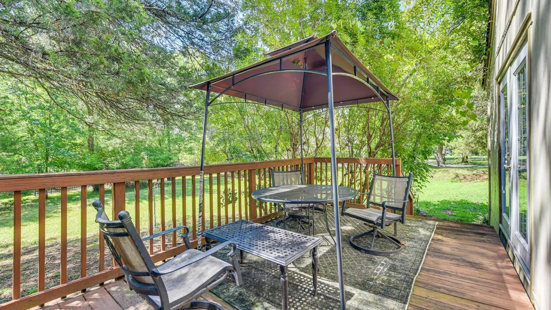 Pet-Friendly Charlotte Home With Deck Near Uptown!