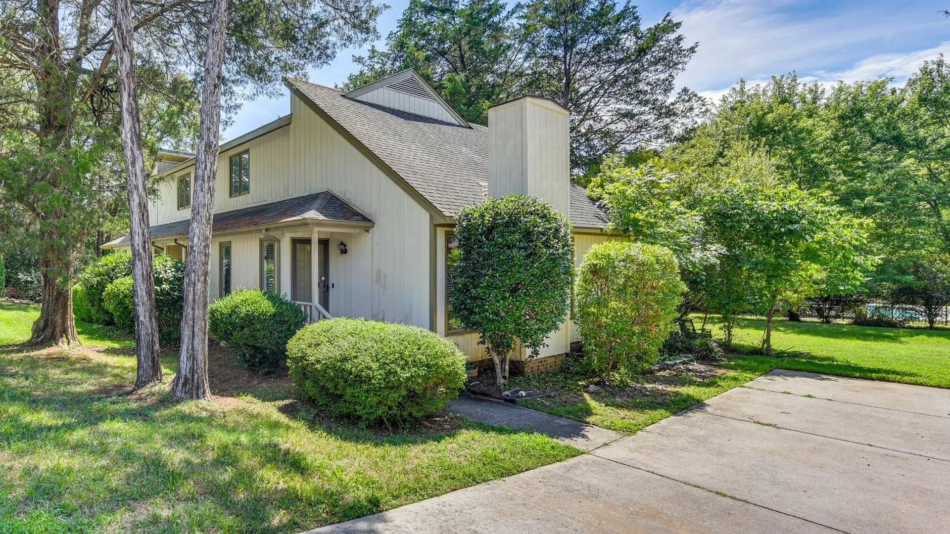 Holiday home Pet-Friendly Charlotte Home With Deck Near Uptown!